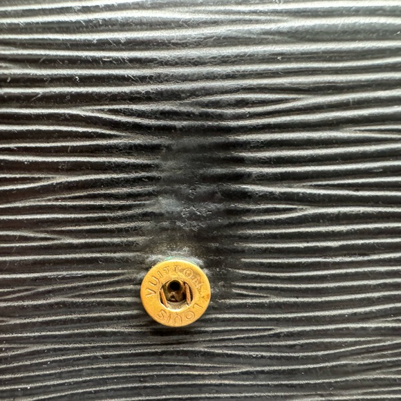 LV EPI LONG WALLET (TEAR,FADING) MAKE ME AN OFFER! - Picture 4 of 14